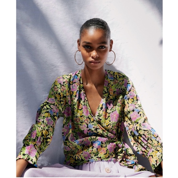 ✨HP✨New Zara Xs Black Purple Floral Wrap V Neck top blouse boho - Picture 1 of 6